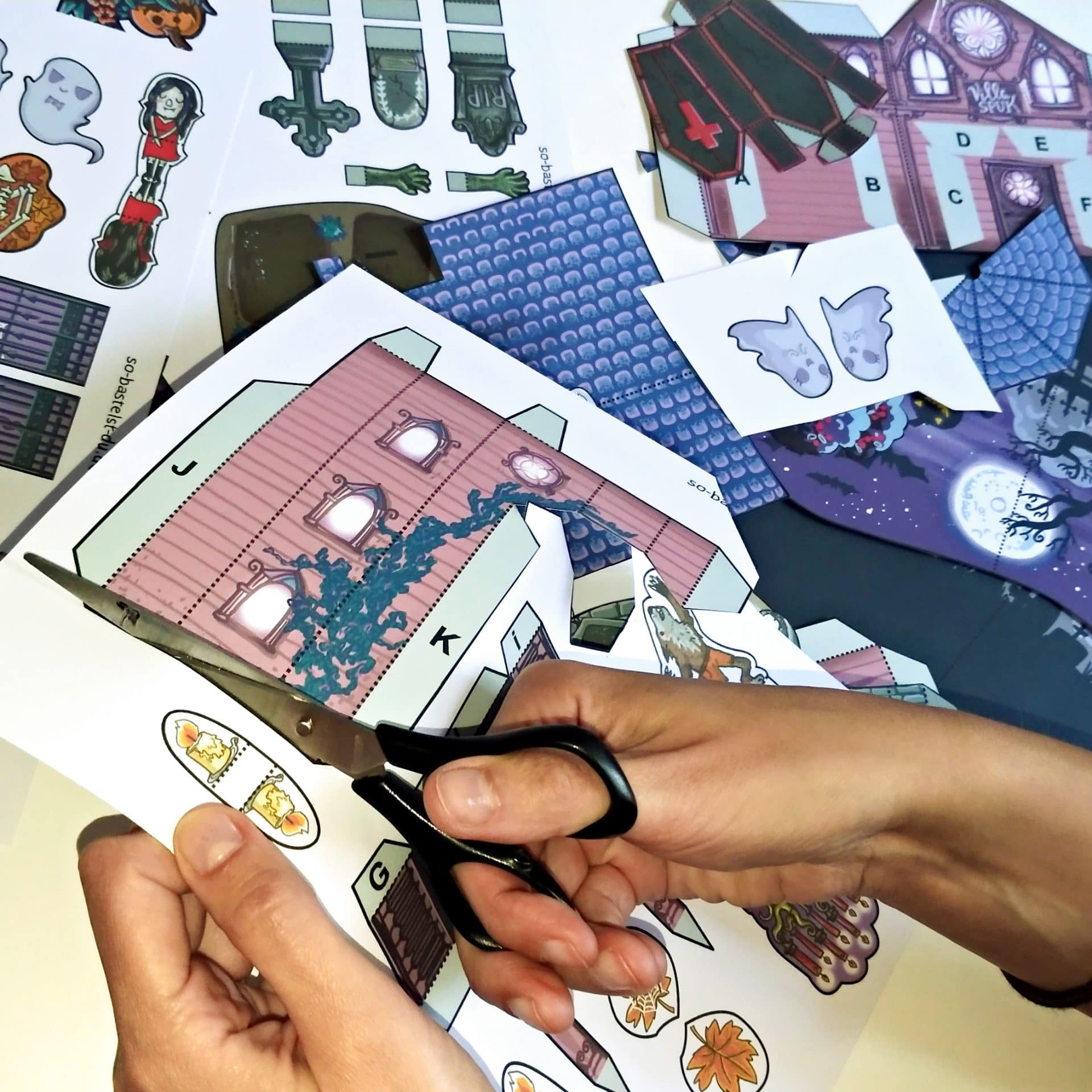 Halloween Bastelbögen ausschneiden